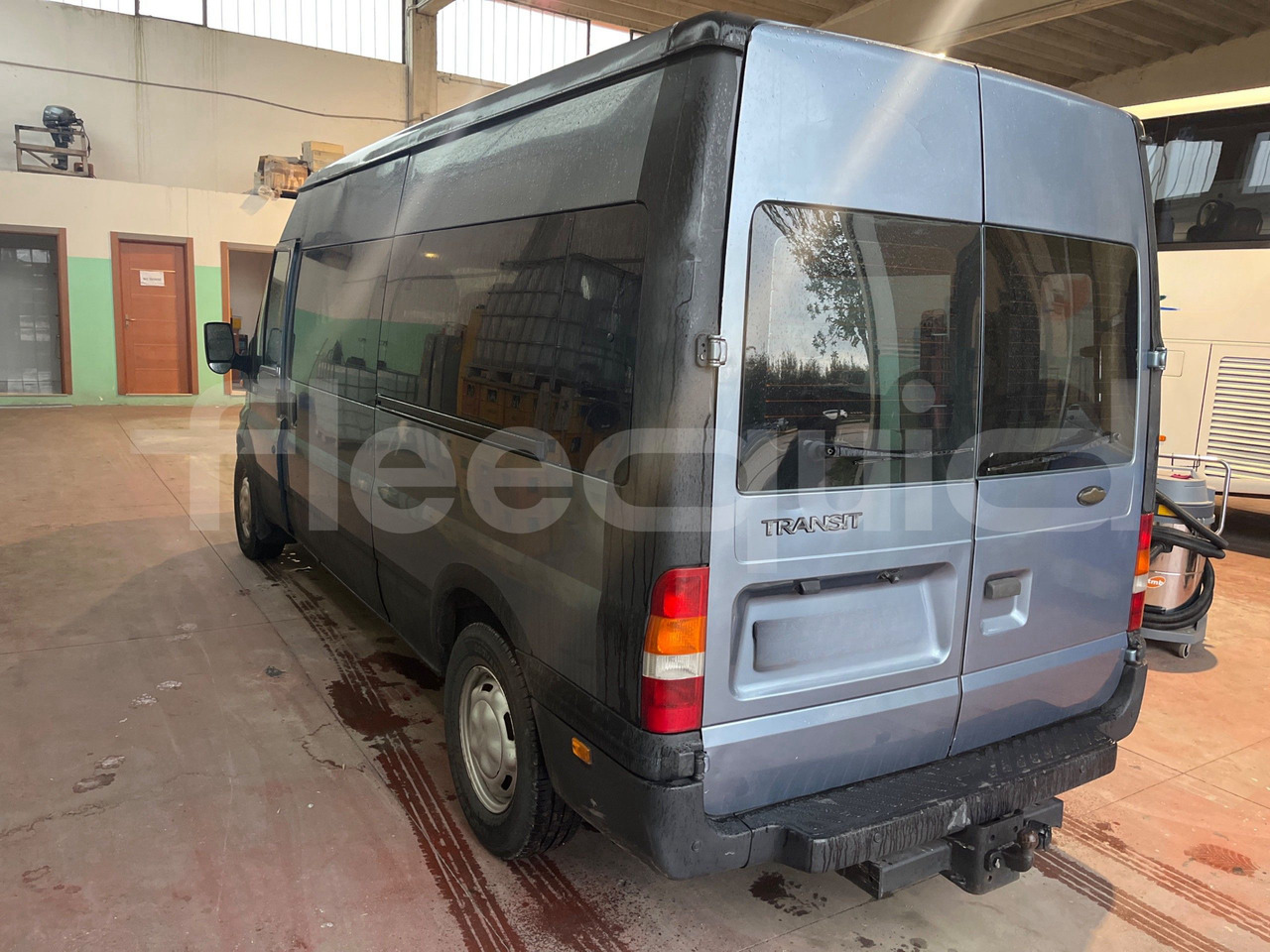 Ford Transit - Minibussi, Pikkubussi: kuva  Ford Transit - Minibussi, Pikkubussi Ford Transit - Minibussi, Pikkubussi: kuva  Ford Transit - Minibussi, Pikkubussi