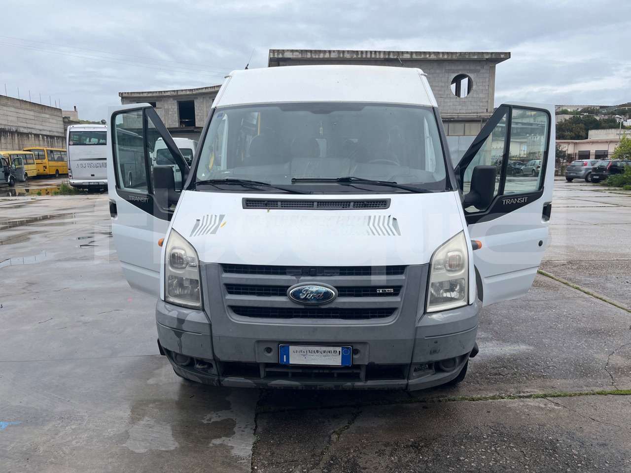 Ford Transit - Minibussi, Pikkubussi: kuva Ford Transit - Minibussi, Pikkubussi Ford Transit - Minibussi, Pikkubussi: kuva Ford Transit - Minibussi, Pikkubussi