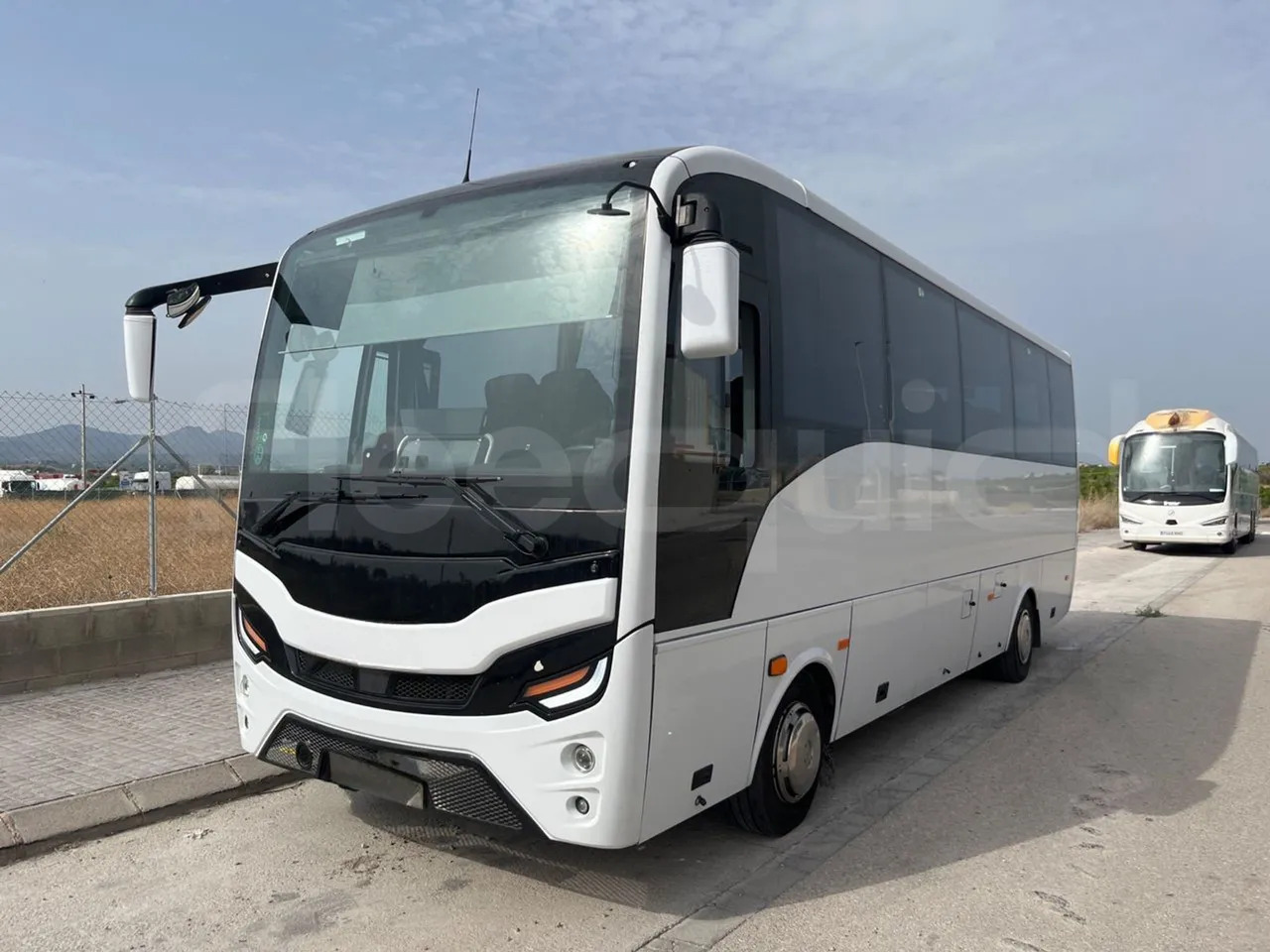 Isuzu Grand Toro - Turistibussi: kuva Isuzu Grand Toro - Turistibussi Isuzu Grand Toro - Turistibussi: kuva Isuzu Grand Toro - Turistibussi