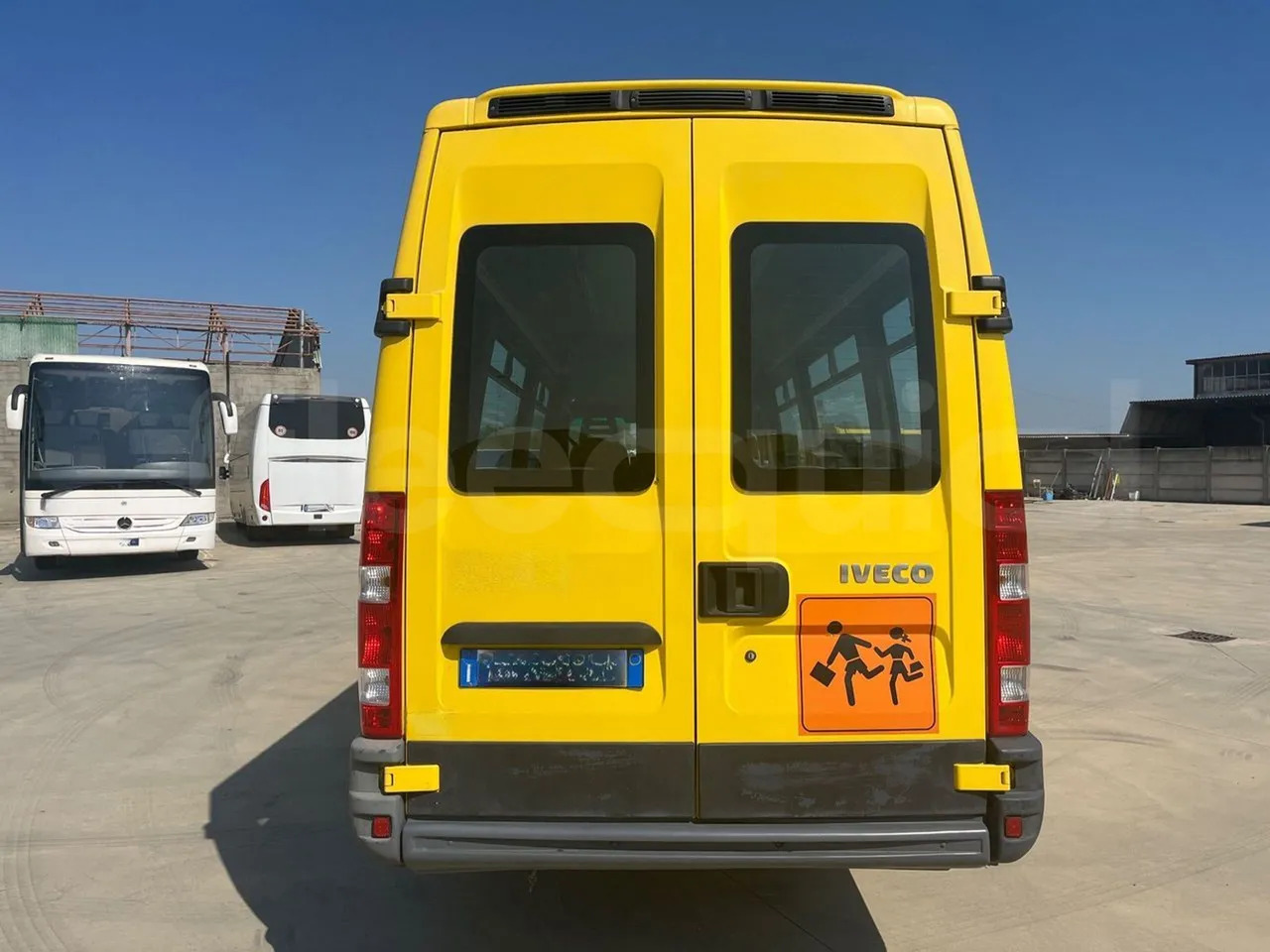 Iveco A50 - Koulubussi: kuva  Iveco A50 - Koulubussi Iveco A50 - Koulubussi: kuva  Iveco A50 - Koulubussi