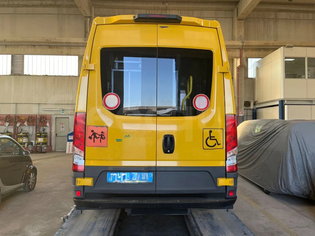 Iveco Daily - Koulubussi: kuva Iveco Daily - Koulubussi Iveco Daily - Koulubussi: kuva Iveco Daily - Koulubussi