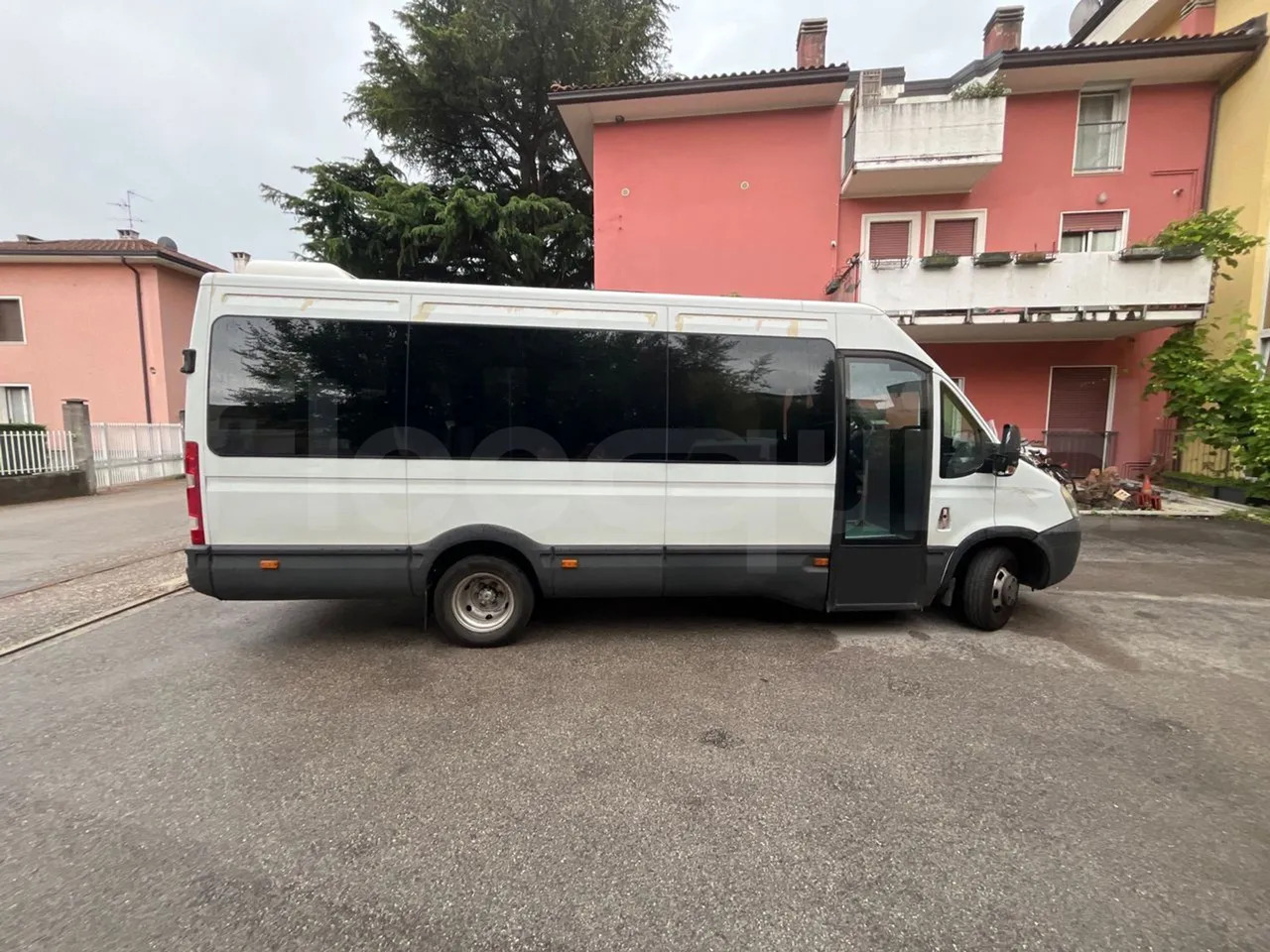 Minibussi, Pikkubussi Iveco Daily: kuva Minibussi, Pikkubussi Iveco Daily
