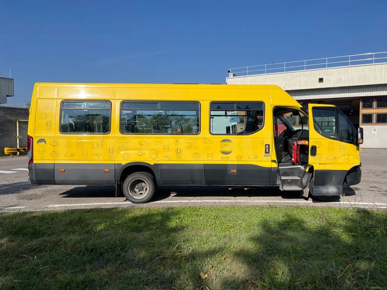 Koulubussi, Minibussi Iveco Daily: kuva Koulubussi, Minibussi Iveco Daily