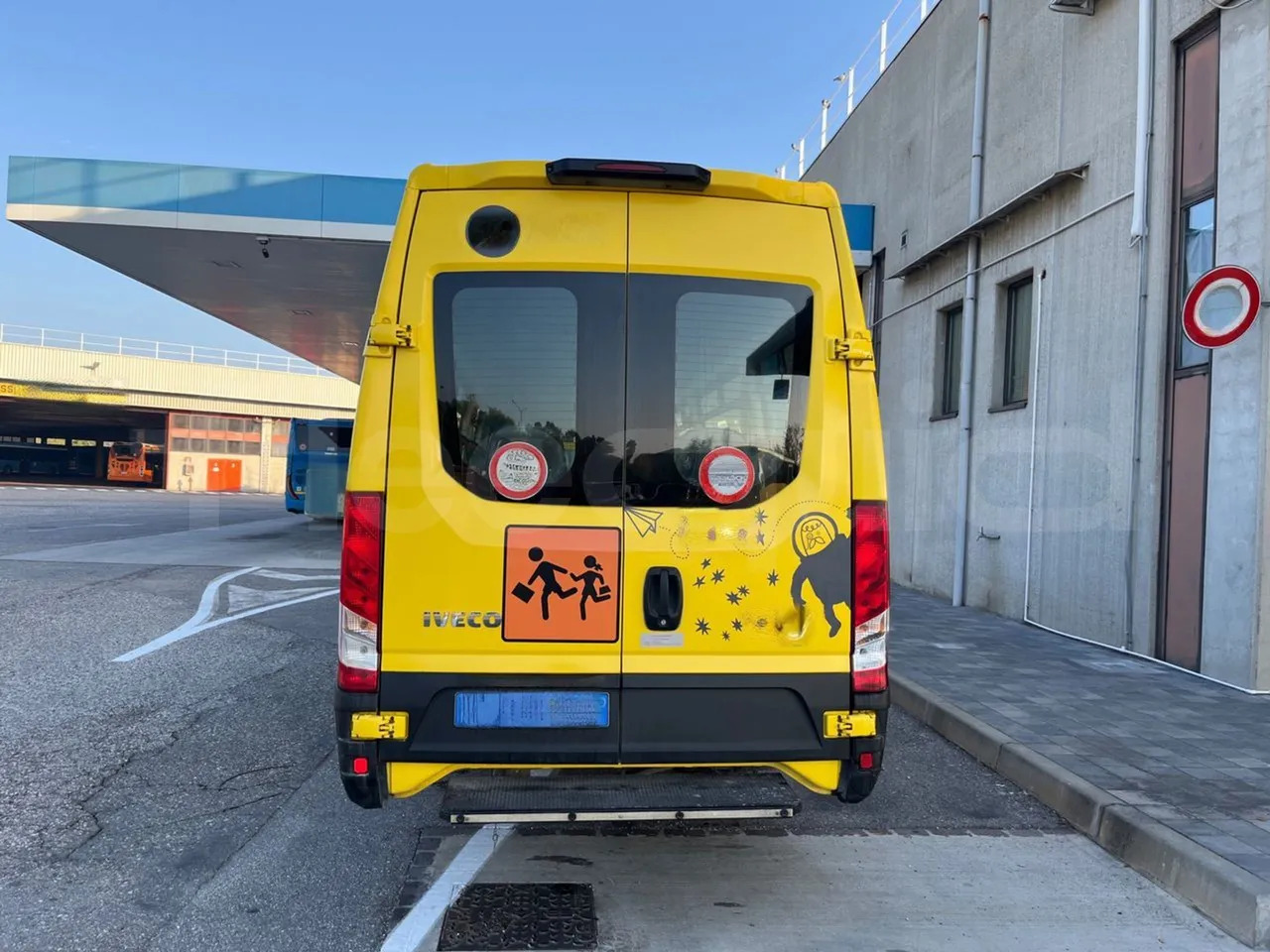 Iveco Daily - Koulubussi: kuva Iveco Daily - Koulubussi Iveco Daily - Koulubussi: kuva Iveco Daily - Koulubussi