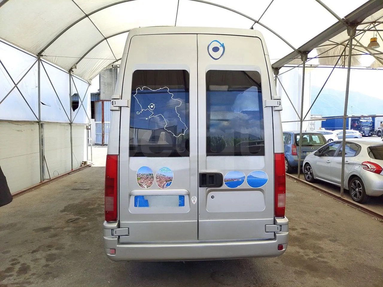 Iveco Daily - Minibussi, Pikkubussi: kuva Iveco Daily - Minibussi, Pikkubussi Iveco Daily - Minibussi, Pikkubussi: kuva Iveco Daily - Minibussi, Pikkubussi