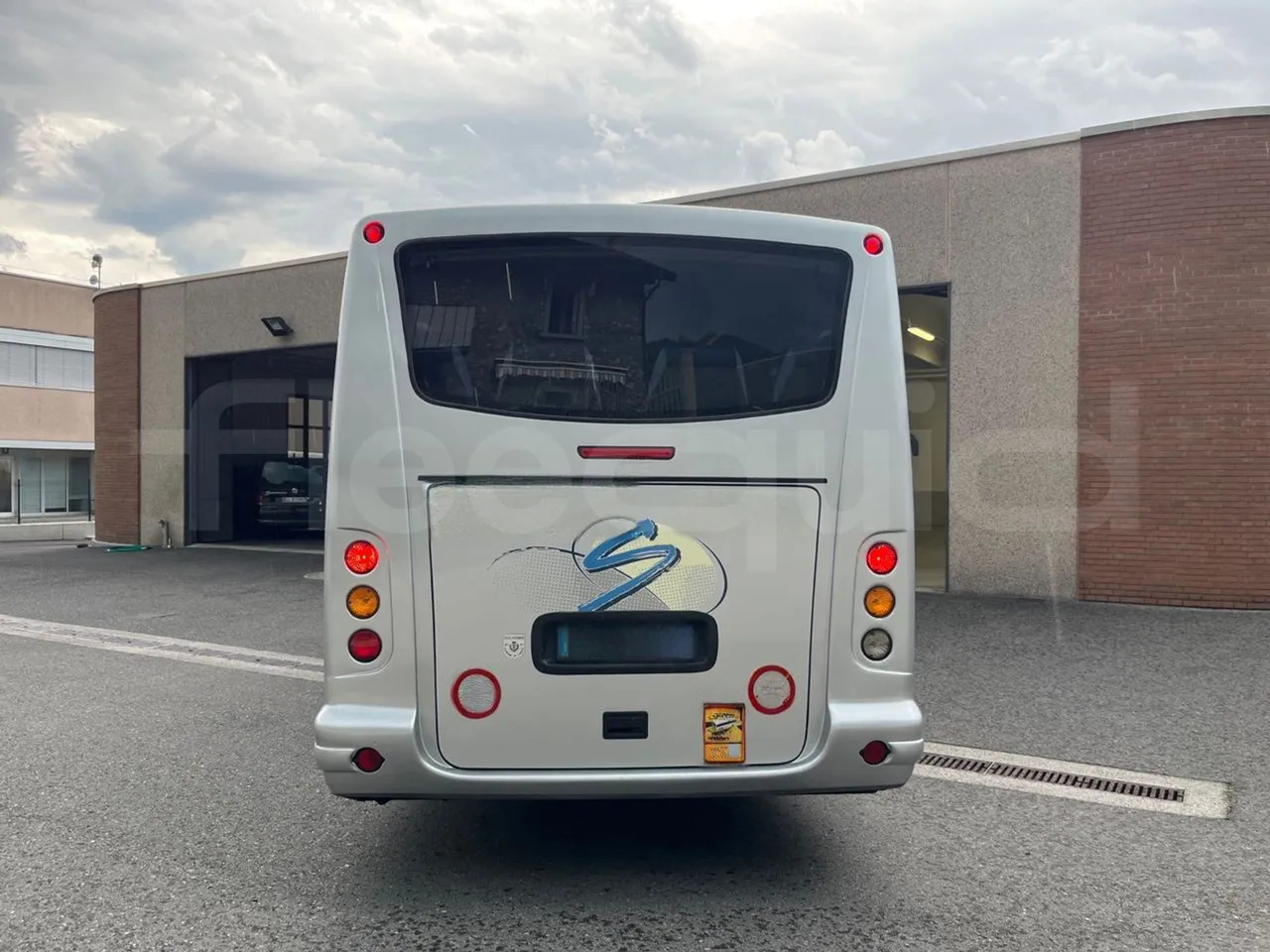 Mercedes-Benz MB 818 S - Turistibussi: kuva Mercedes-Benz MB 818 S - Turistibussi Mercedes-Benz MB 818 S - Turistibussi: kuva Mercedes-Benz MB 818 S - Turistibussi
