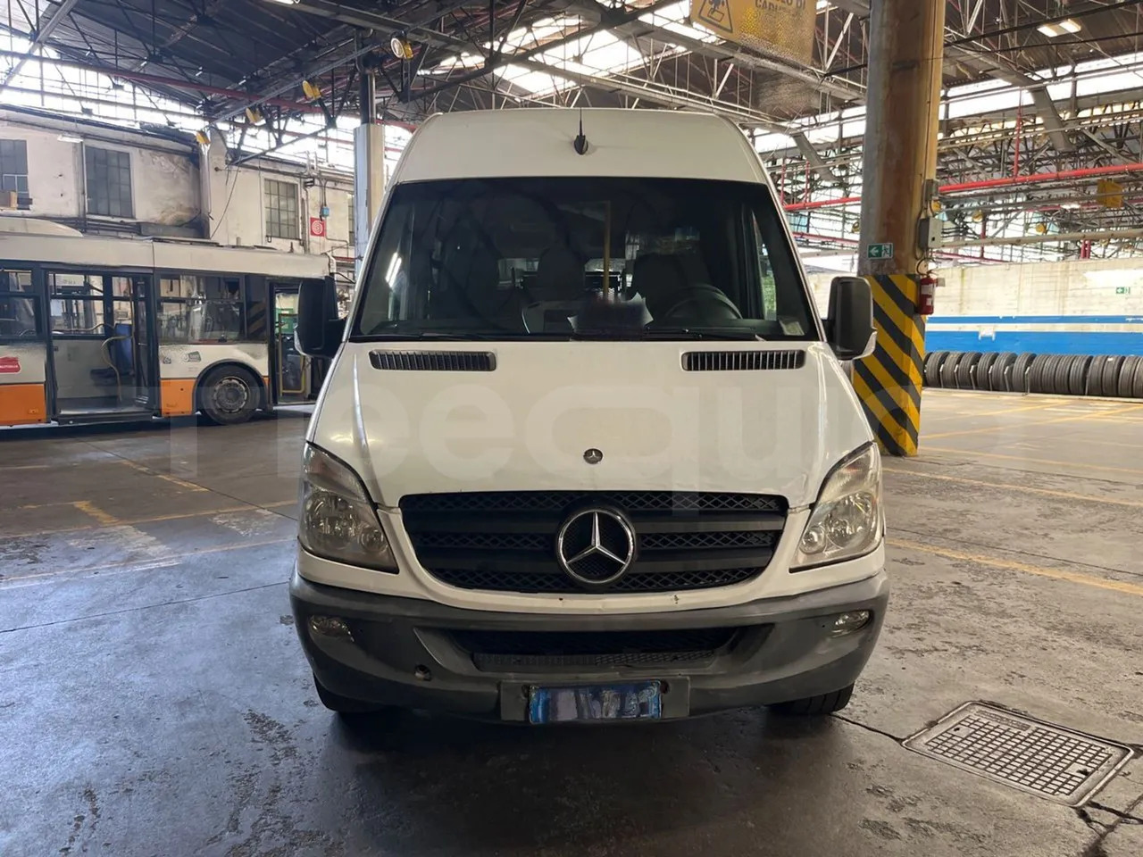 Mercedes-Benz Sprinter - Esikaupunkien linja: kuva Mercedes-Benz Sprinter - Esikaupunkien linja Mercedes-Benz Sprinter - Esikaupunkien linja: kuva Mercedes-Benz Sprinter - Esikaupunkien linja