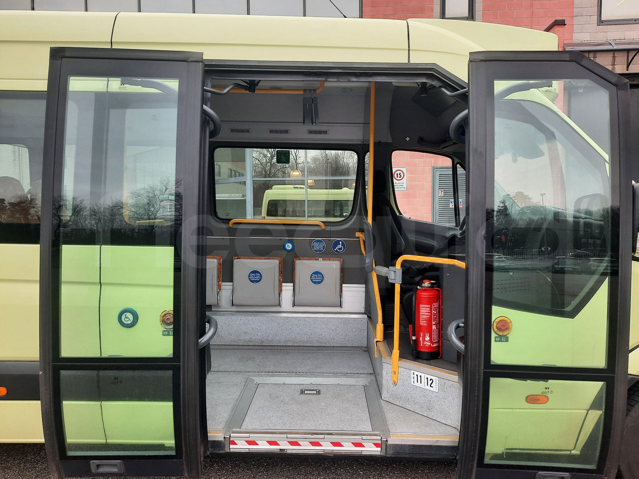 Minibussi, Pikkubussi Mercedes-Benz Sprinter: kuva Minibussi, Pikkubussi Mercedes-Benz Sprinter