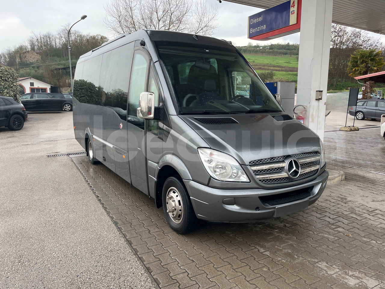 Mercedes-Benz Sprinter - Esikaupunkien linja: kuva Mercedes-Benz Sprinter - Esikaupunkien linja Mercedes-Benz Sprinter - Esikaupunkien linja: kuva Mercedes-Benz Sprinter - Esikaupunkien linja
