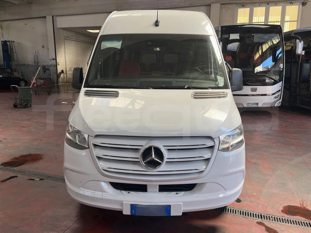 Mercedes-Benz Sprinter - Esikaupunkien linja: kuva Mercedes-Benz Sprinter - Esikaupunkien linja Mercedes-Benz Sprinter - Esikaupunkien linja: kuva Mercedes-Benz Sprinter - Esikaupunkien linja