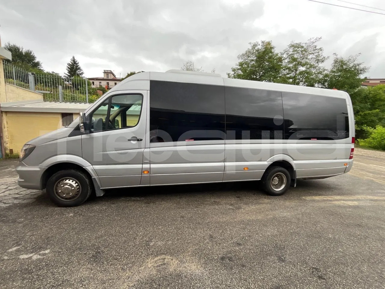 Esikaupunkien linja Mercedes-Benz Sprinter: kuva Esikaupunkien linja Mercedes-Benz Sprinter