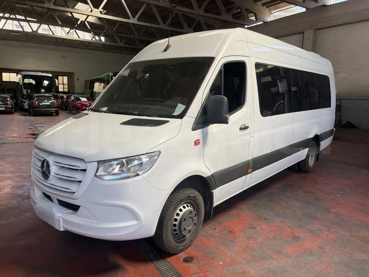 Mercedes-Benz Sprinter - Esikaupunkien linja: kuva Mercedes-Benz Sprinter - Esikaupunkien linja Mercedes-Benz Sprinter - Esikaupunkien linja: kuva Mercedes-Benz Sprinter - Esikaupunkien linja