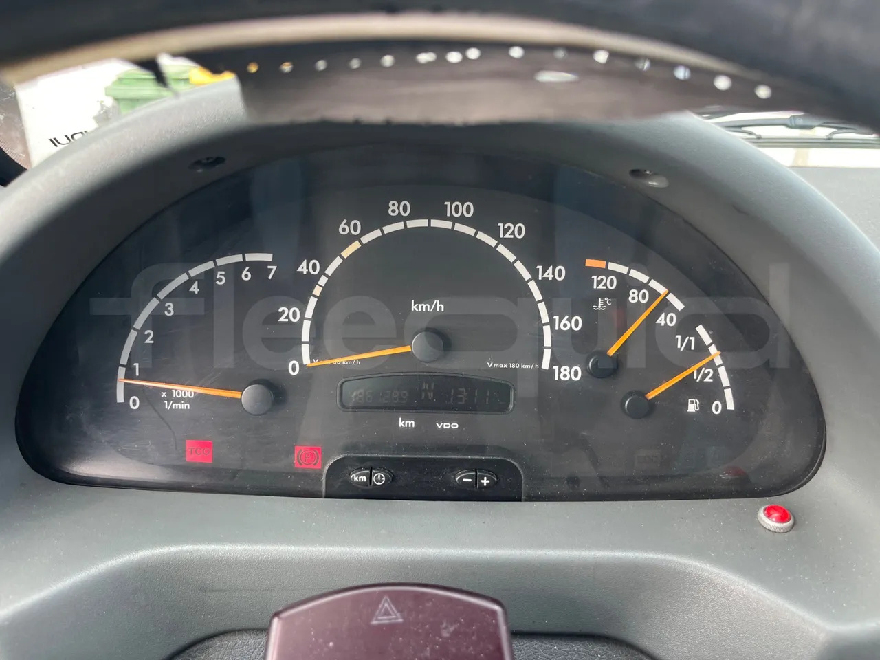 Mercedes-Benz Sprinter - Esikaupunkien linja: kuva Mercedes-Benz Sprinter - Esikaupunkien linja Mercedes-Benz Sprinter - Esikaupunkien linja: kuva Mercedes-Benz Sprinter - Esikaupunkien linja