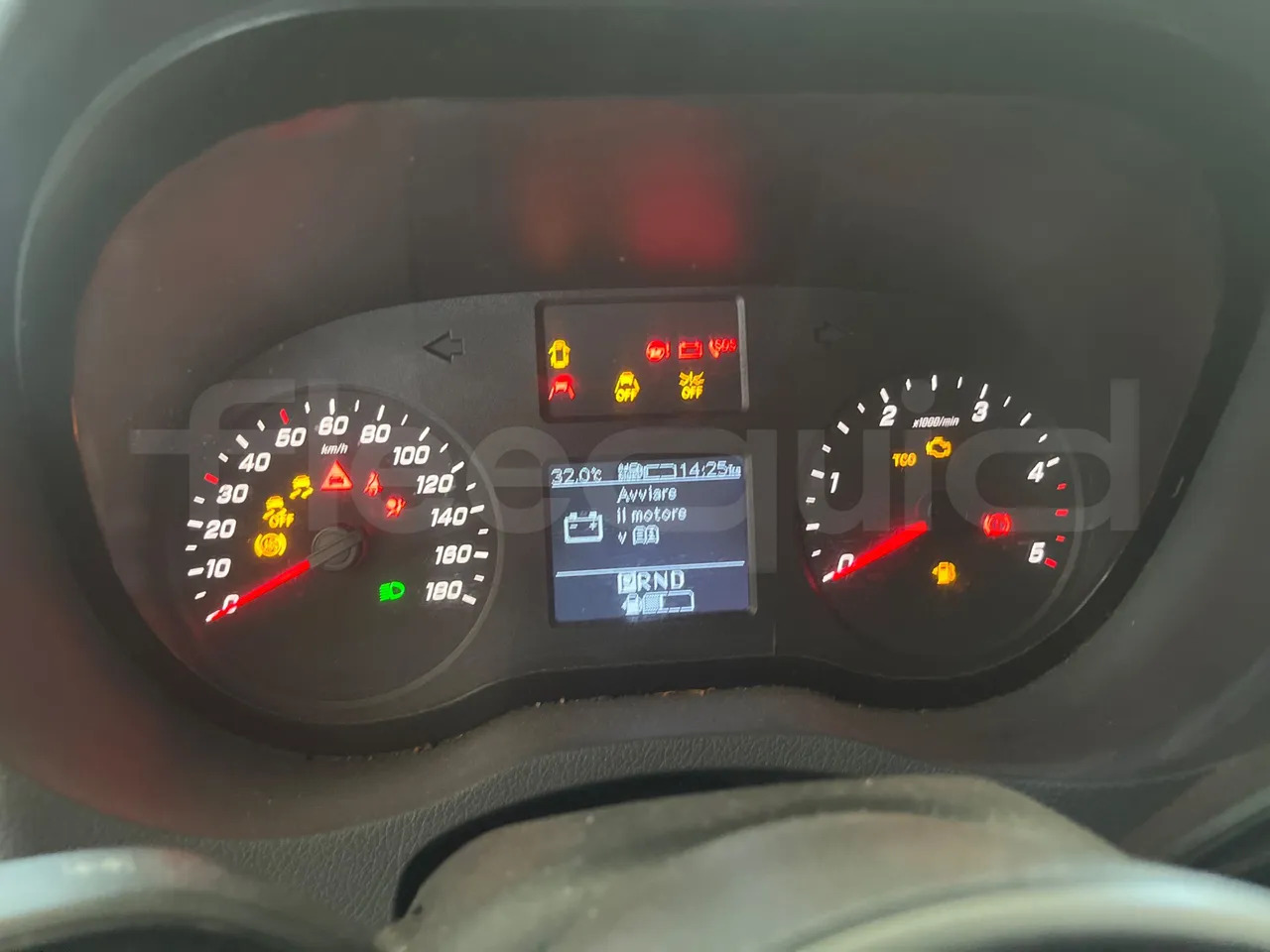 Mercedes-Benz Sprinter - Esikaupunkien linja: kuva Mercedes-Benz Sprinter - Esikaupunkien linja Mercedes-Benz Sprinter - Esikaupunkien linja: kuva Mercedes-Benz Sprinter - Esikaupunkien linja