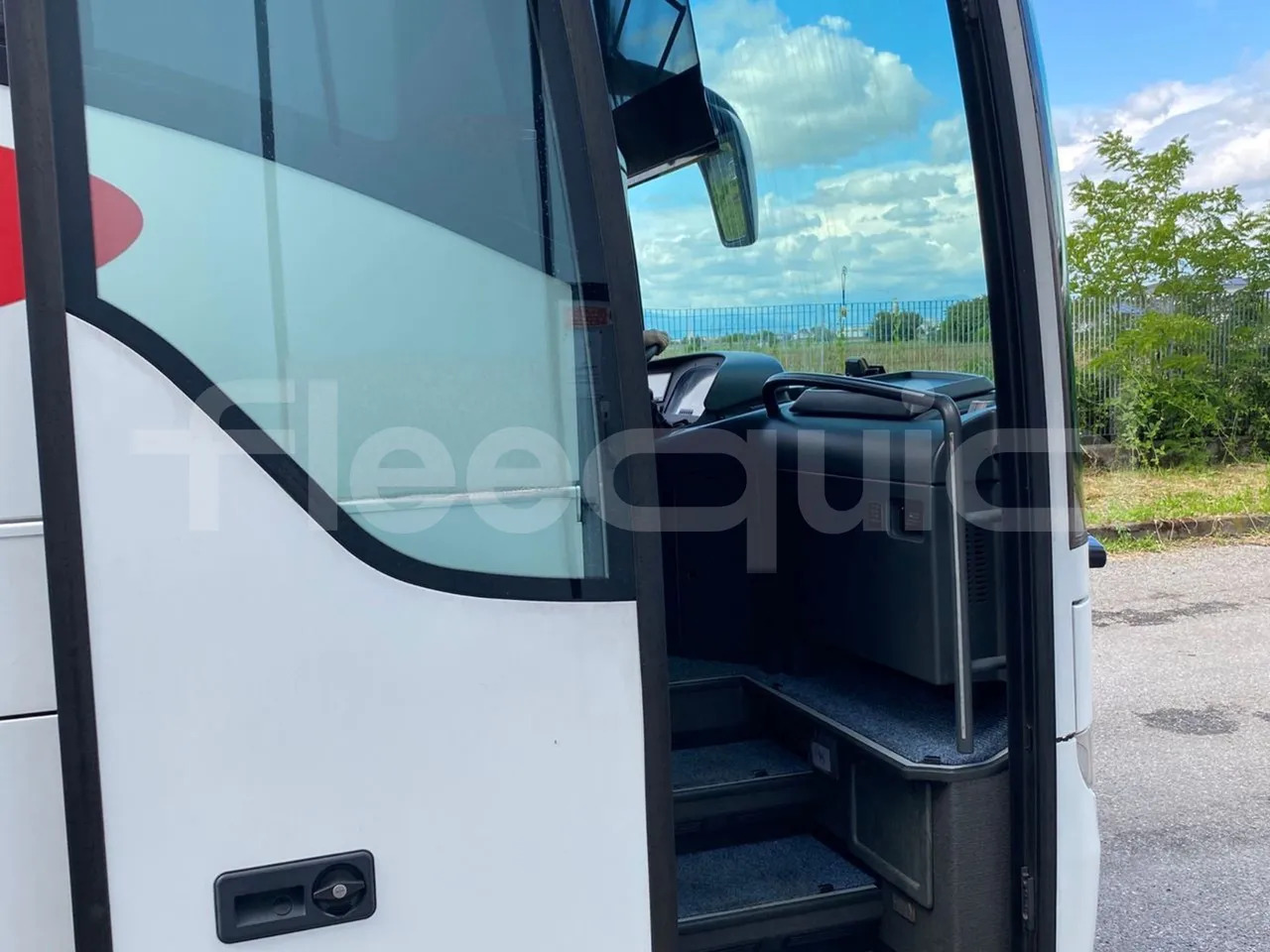 Turistibussi Mercedes-Benz Tourismo: kuva Turistibussi Mercedes-Benz Tourismo Turistibussi Mercedes-Benz Tourismo: kuva Turistibussi Mercedes-Benz Tourismo