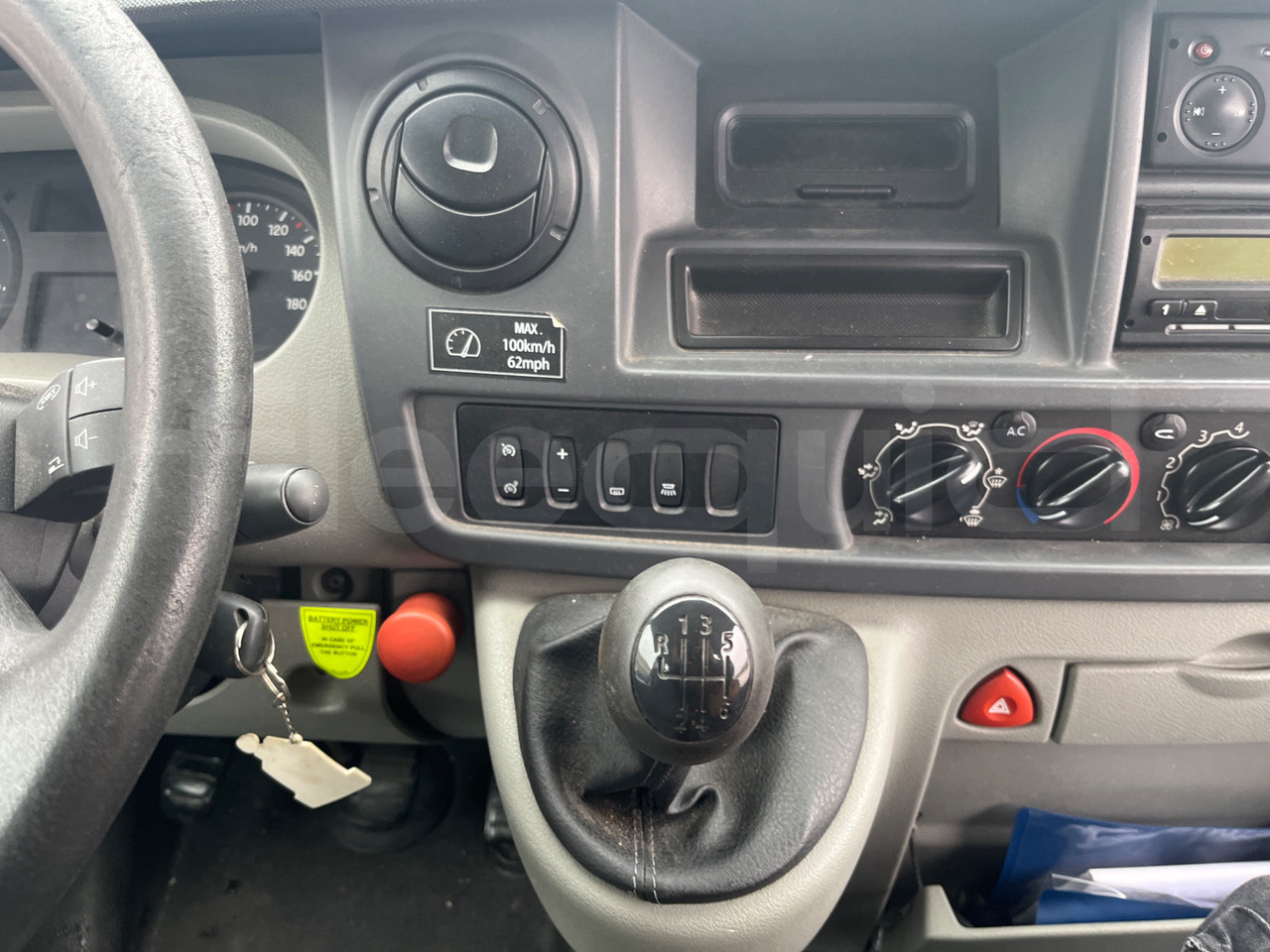 Nissan Interstar - Minibussi, Pikkubussi: kuva Nissan Interstar - Minibussi, Pikkubussi Nissan Interstar - Minibussi, Pikkubussi: kuva Nissan Interstar - Minibussi, Pikkubussi