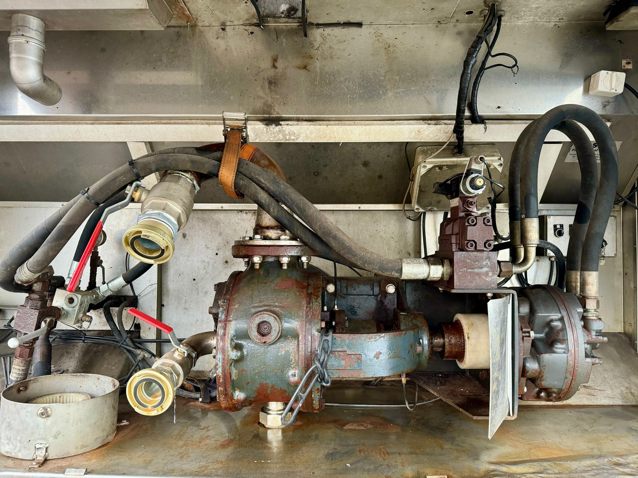 MAN TGS 35.480 8X4-2 TRIDEM Wasser-Tank - Säiliöauto: kuva MAN TGS 35.480 8X4-2 TRIDEM Wasser-Tank - Säiliöauto MAN TGS 35.480 8X4-2 TRIDEM Wasser-Tank - Säiliöauto: kuva MAN TGS 35.480 8X4-2 TRIDEM Wasser-Tank - Säiliöauto