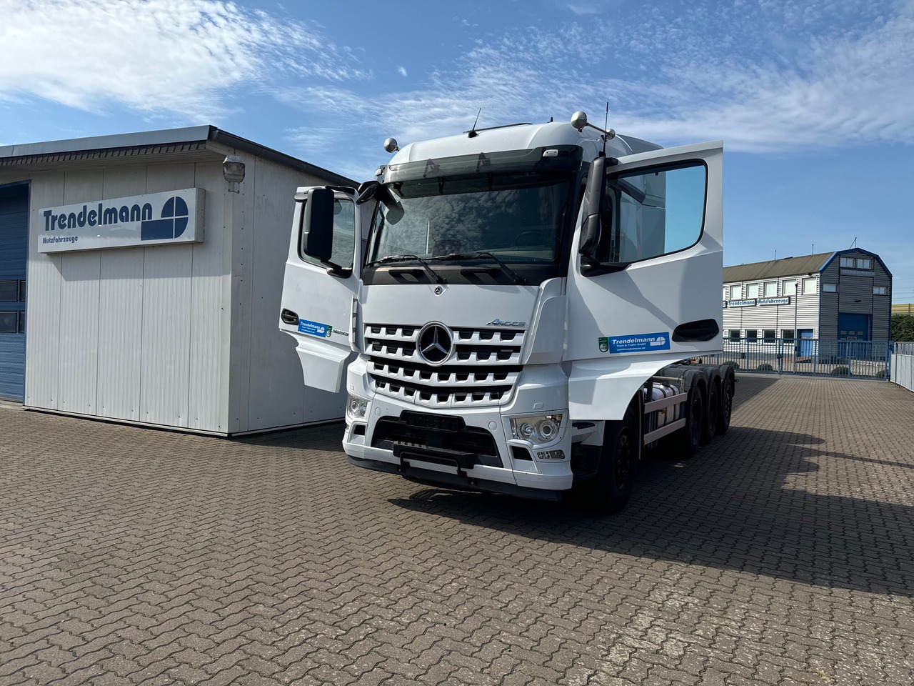 MERCEDES-BENZ Arocs 3553 4 Achsen Tridem - Koukkulava kuorma-auto: kuva MERCEDES-BENZ Arocs 3553 4 Achsen Tridem - Koukkulava kuorma-auto MERCEDES-BENZ Arocs 3553 4 Achsen Tridem - Koukkulava kuorma-auto: kuva MERCEDES-BENZ Arocs 3553 4 Achsen Tridem - Koukkulava kuorma-auto