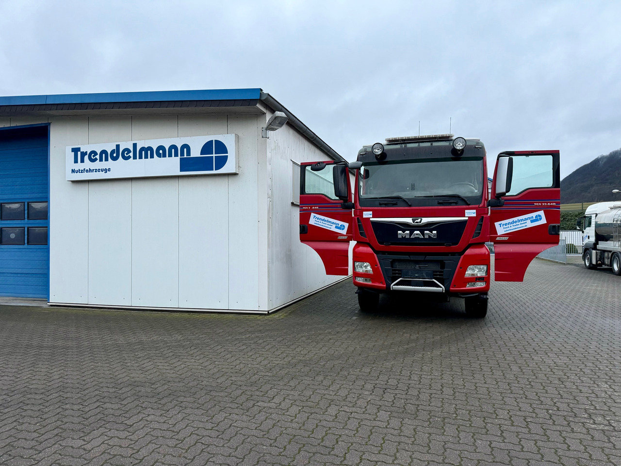 MAN TGS 33.640 6x4 Kipphydraulic-Retarder - Vetopöytäauto: kuva MAN TGS 33.640 6x4 Kipphydraulic-Retarder - Vetopöytäauto MAN TGS 33.640 6x4 Kipphydraulic-Retarder - Vetopöytäauto: kuva MAN TGS 33.640 6x4 Kipphydraulic-Retarder - Vetopöytäauto