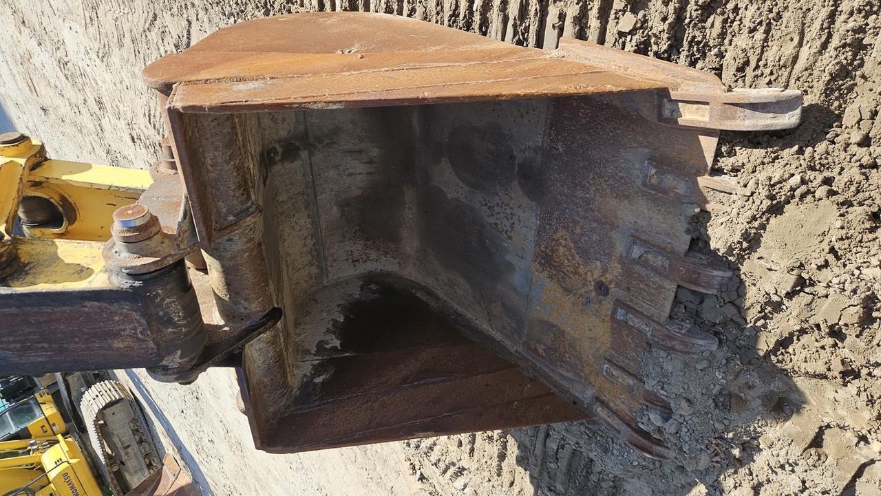 Telakaivukone NEW HOLLAND E 245 B: kuva Telakaivukone NEW HOLLAND E 245 B Telakaivukone NEW HOLLAND E 245 B: kuva Telakaivukone NEW HOLLAND E 245 B