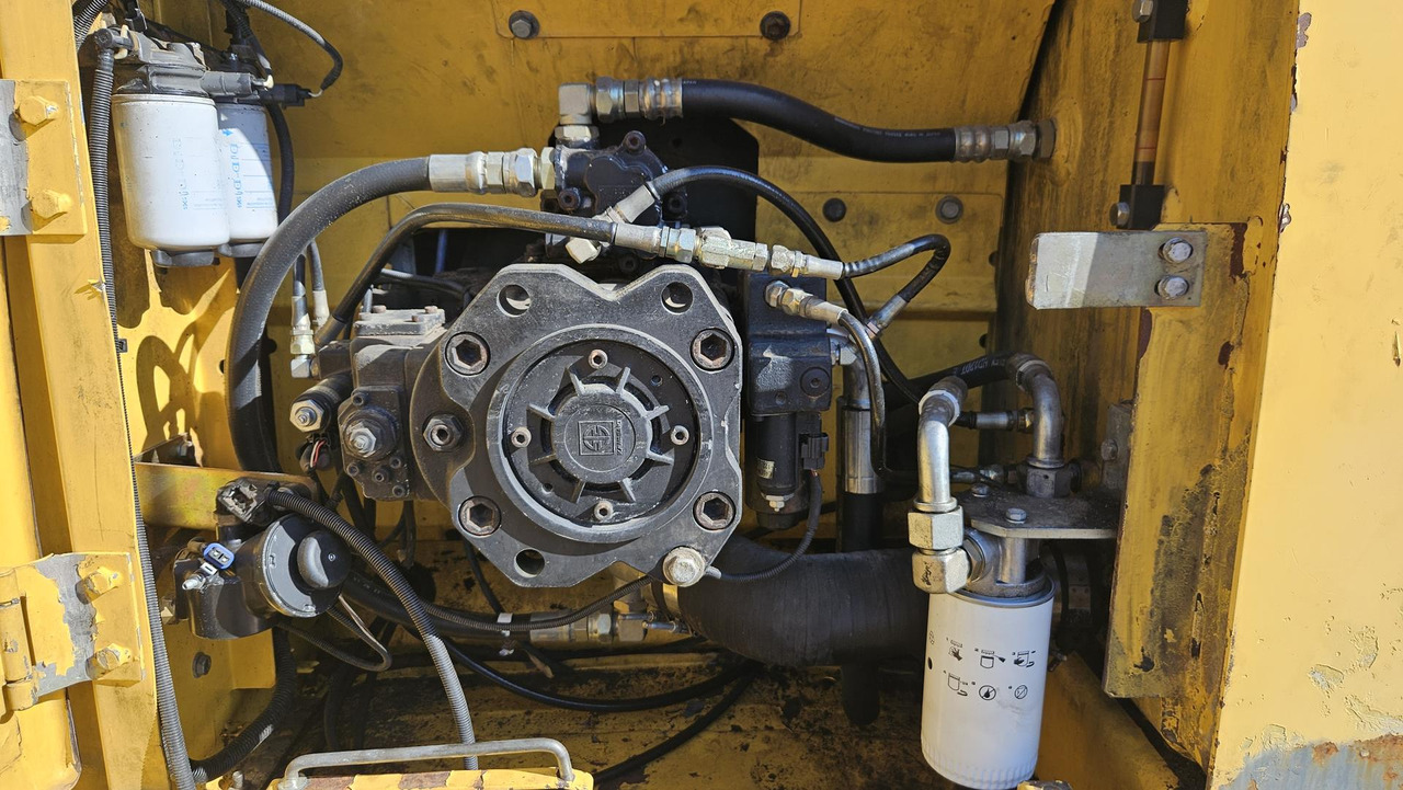 Telakaivukone NEW HOLLAND E 245 B: kuva Telakaivukone NEW HOLLAND E 245 B Telakaivukone NEW HOLLAND E 245 B: kuva Telakaivukone NEW HOLLAND E 245 B