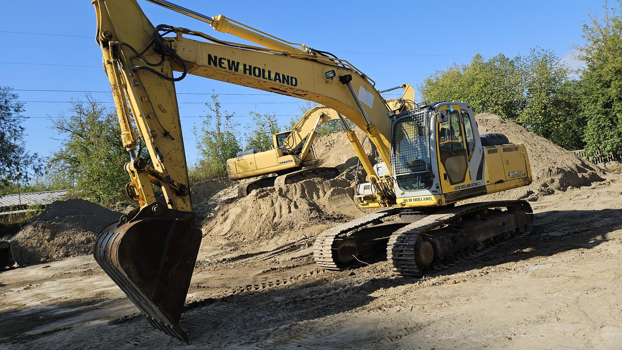 NEW HOLLAND E 245 B - Telakaivukone: kuva NEW HOLLAND E 245 B - Telakaivukone NEW HOLLAND E 245 B - Telakaivukone: kuva NEW HOLLAND E 245 B - Telakaivukone