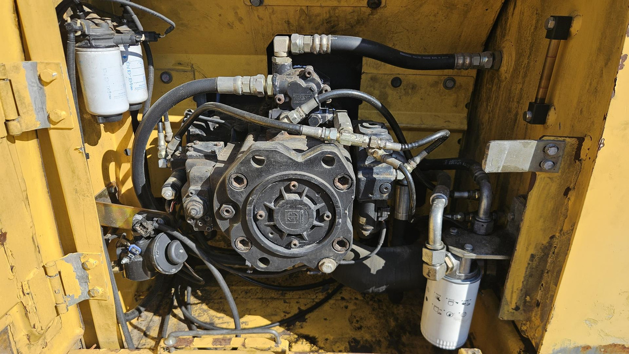 Telakaivukone NEW HOLLAND E 245 B: kuva Telakaivukone NEW HOLLAND E 245 B Telakaivukone NEW HOLLAND E 245 B: kuva Telakaivukone NEW HOLLAND E 245 B