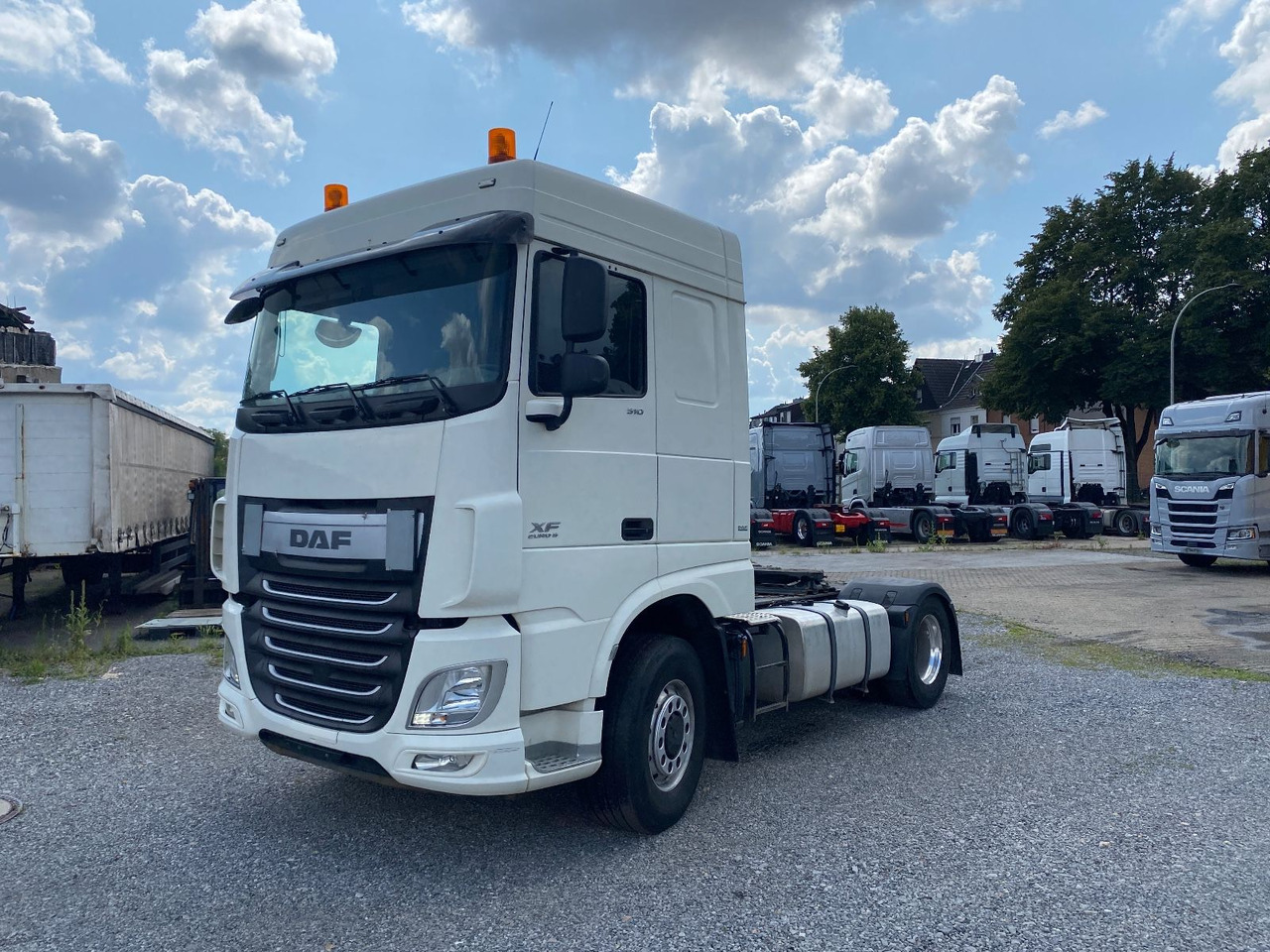 DAF XF 510 SC mit Kipphydr. - Vetopöytäauto: kuva DAF XF 510 SC mit Kipphydr. - Vetopöytäauto DAF XF 510 SC mit Kipphydr. - Vetopöytäauto: kuva DAF XF 510 SC mit Kipphydr. - Vetopöytäauto