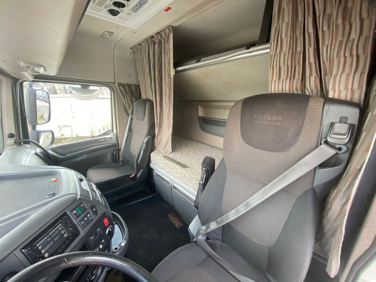 Vetopöytäauto DAF XF 510 SC mit Kipphydr.: kuva Vetopöytäauto DAF XF 510 SC mit Kipphydr.