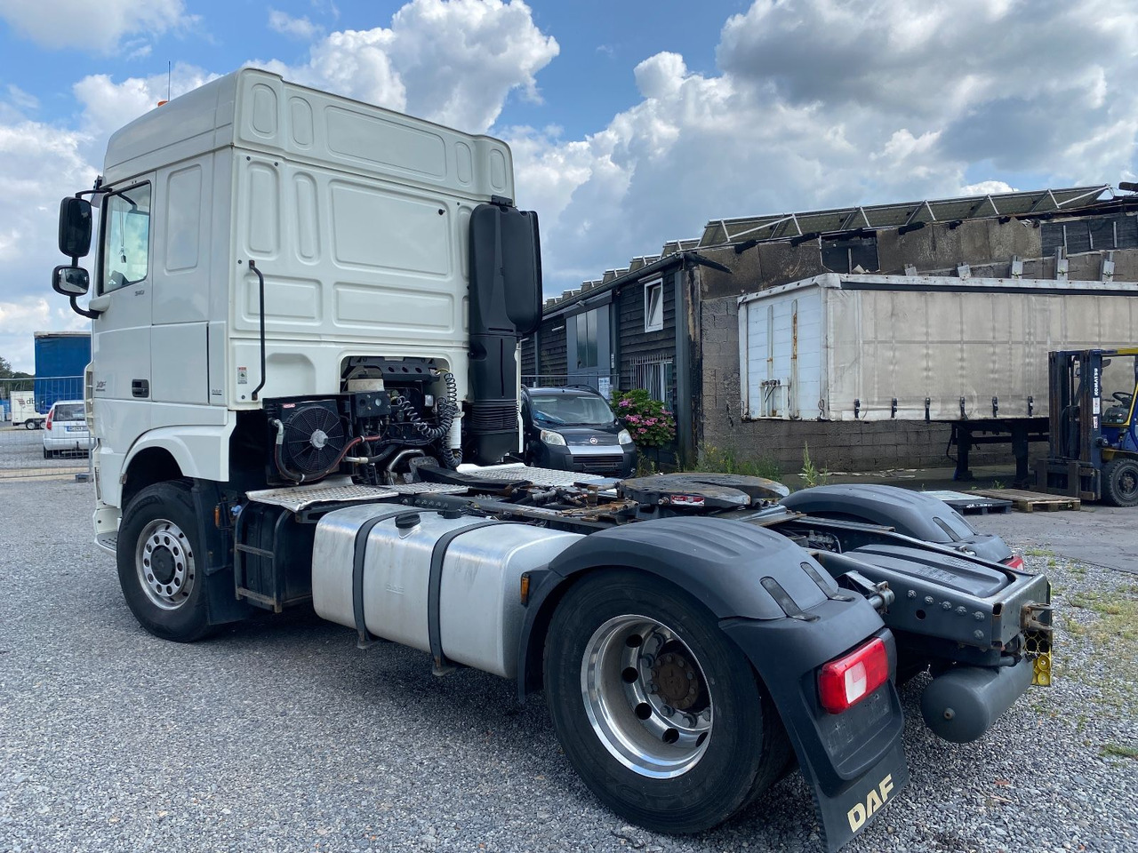 DAF XF 510 SC mit Kipphydr. - Vetopöytäauto: kuva DAF XF 510 SC mit Kipphydr. - Vetopöytäauto DAF XF 510 SC mit Kipphydr. - Vetopöytäauto: kuva DAF XF 510 SC mit Kipphydr. - Vetopöytäauto