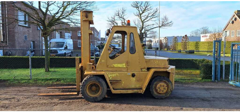 Dieseltrukki Caterpillar 7 ton: kuva Dieseltrukki Caterpillar 7 ton Dieseltrukki Caterpillar 7 ton: kuva Dieseltrukki Caterpillar 7 ton