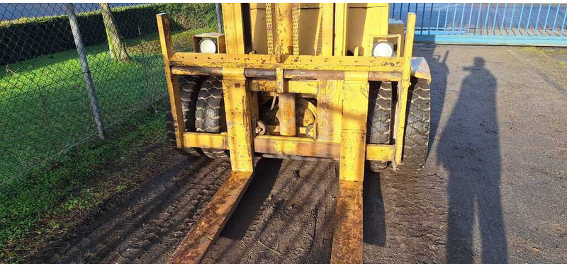 Dieseltrukki Caterpillar 7 ton: kuva Dieseltrukki Caterpillar 7 ton Dieseltrukki Caterpillar 7 ton: kuva Dieseltrukki Caterpillar 7 ton