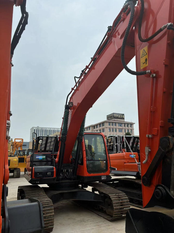 DOOSAN dx225 excavator original hot sale - Telakaivukone: kuva DOOSAN dx225 excavator original hot sale - Telakaivukone DOOSAN dx225 excavator original hot sale - Telakaivukone: kuva DOOSAN dx225 excavator original hot sale - Telakaivukone