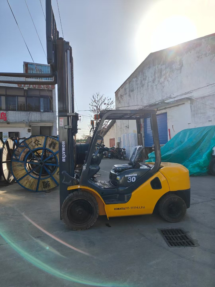 KOMATSU FD30T japan brand used 3 ton forklift - Dieseltrukki: kuva KOMATSU FD30T japan brand used 3 ton forklift - Dieseltrukki KOMATSU FD30T japan brand used 3 ton forklift - Dieseltrukki: kuva KOMATSU FD30T japan brand used 3 ton forklift - Dieseltrukki