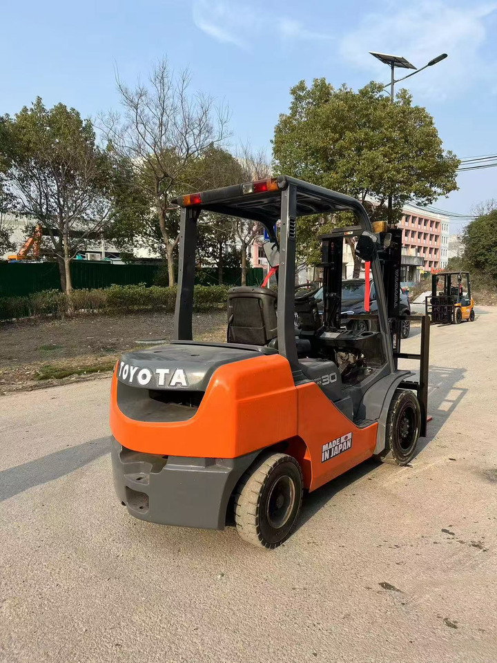 TOYOTA 3 ton 8F used japan brand diesel forklift - Dieseltrukki: kuva TOYOTA 3 ton 8F used japan brand diesel forklift - Dieseltrukki TOYOTA 3 ton 8F used japan brand diesel forklift - Dieseltrukki: kuva TOYOTA 3 ton 8F used japan brand diesel forklift - Dieseltrukki
