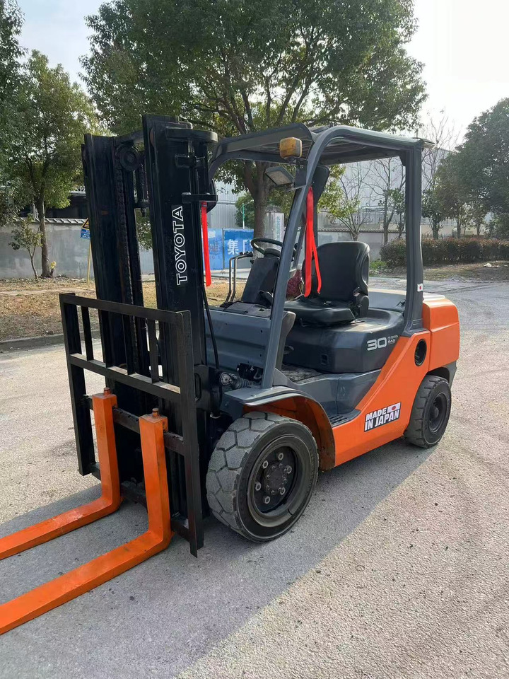 TOYOTA 3 ton 8F used japan brand diesel forklift - Dieseltrukki: kuva TOYOTA 3 ton 8F used japan brand diesel forklift - Dieseltrukki TOYOTA 3 ton 8F used japan brand diesel forklift - Dieseltrukki: kuva TOYOTA 3 ton 8F used japan brand diesel forklift - Dieseltrukki