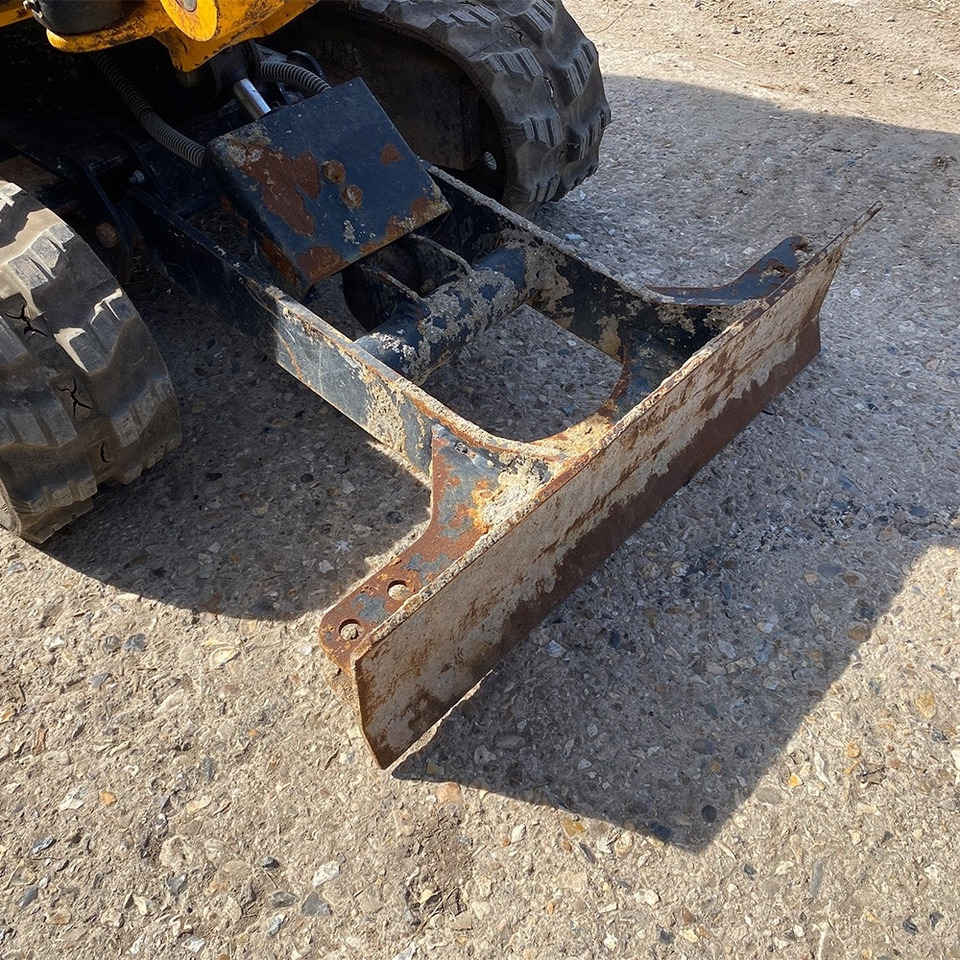 JCB 8008 - Minikuormaaja: kuva JCB 8008 - Minikuormaaja JCB 8008 - Minikuormaaja: kuva JCB 8008 - Minikuormaaja