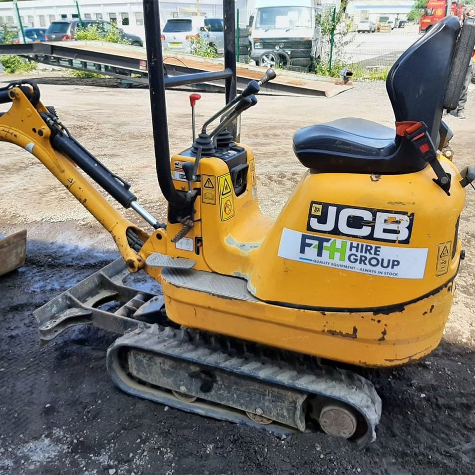 JCB 8008 - Minikuormaaja: kuva JCB 8008 - Minikuormaaja JCB 8008 - Minikuormaaja: kuva JCB 8008 - Minikuormaaja