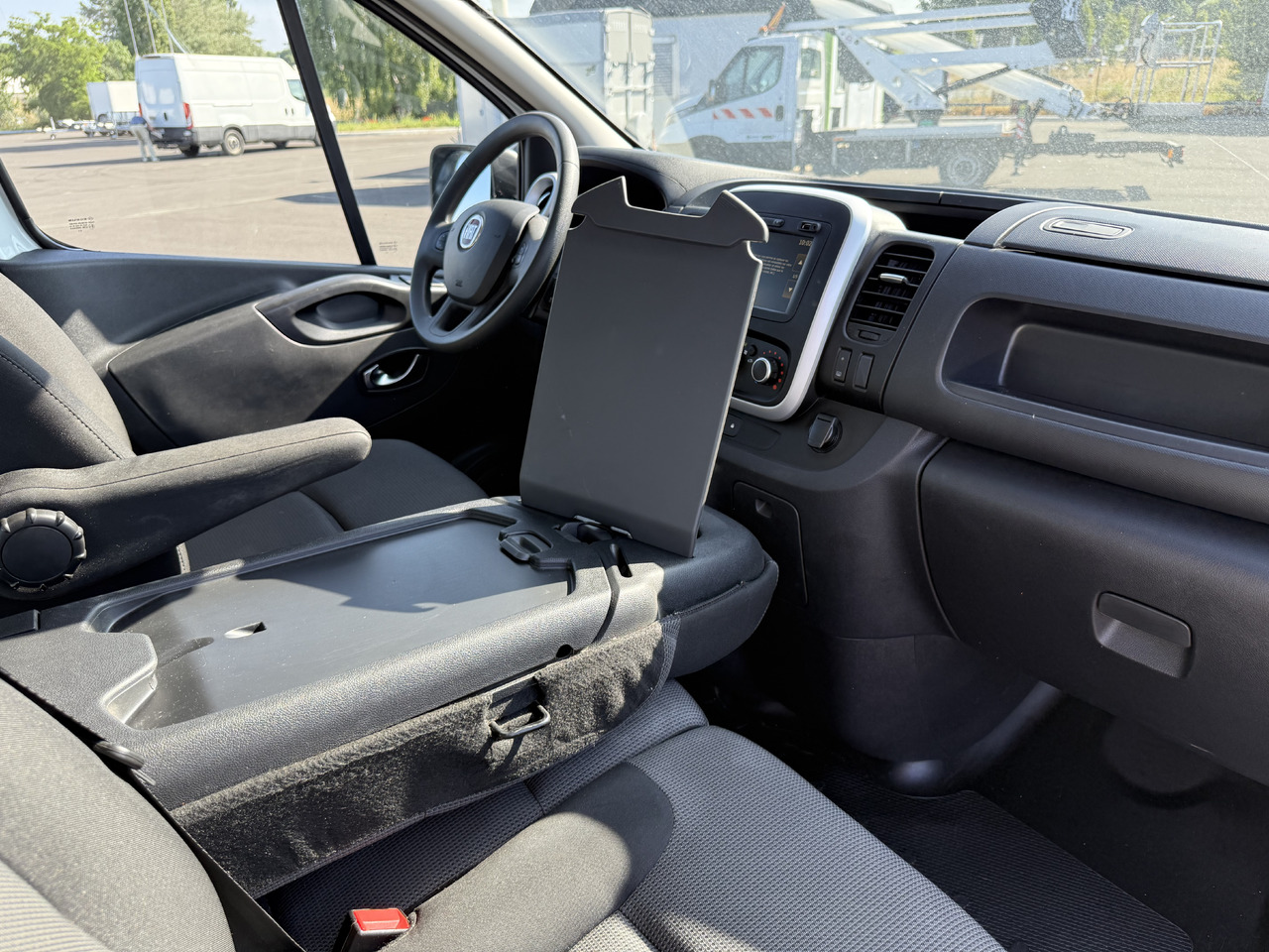 Pakettiauto FIAT TALENTO 1T3 LH1 2.0MULTIJET120 PRO LOUNGE + ATTELAGE ET KIT BOIS COMPLET: kuva Pakettiauto FIAT TALENTO 1T3 LH1 2.0MULTIJET120 PRO LOUNGE + ATTELAGE ET KIT BOIS COMPLET Pakettiauto FIAT TALENTO 1T3 LH1 2.0MULTIJET120 PRO LOUNGE + ATTELAGE ET KIT BOIS COMPLET: kuva Pakettiauto FIAT TALENTO 1T3 LH1 2.0MULTIJET120 PRO LOUNGE + ATTELAGE ET KIT BOIS COMPLET