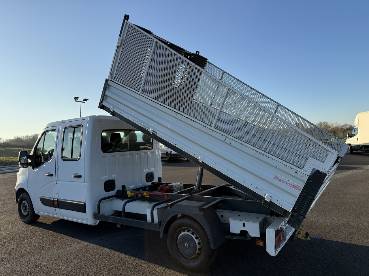 RENAULT MASTER 2.3DCI125 BENNE ACIER DOUBLE CABINE ROUE SIMPLE + REHAUSSE DE RIDELLE - Kippilava-auto: kuva RENAULT MASTER 2.3DCI125 BENNE ACIER DOUBLE CABINE ROUE SIMPLE + REHAUSSE DE RIDELLE - Kippilava-auto RENAULT MASTER 2.3DCI125 BENNE ACIER DOUBLE CABINE ROUE SIMPLE + REHAUSSE DE RIDELLE - Kippilava-auto: kuva RENAULT MASTER 2.3DCI125 BENNE ACIER DOUBLE CABINE ROUE SIMPLE + REHAUSSE DE RIDELLE - Kippilava-auto