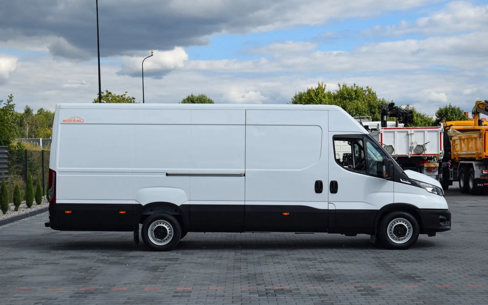 Iveco DAILY MAXI 35S16 / 2.3 - 160 KM / AUTOMAT HI-MATIC / NOWY MODEL / 3 OSOBY / DOSTAWCZE / BLASZAK / KLIMA / 2023 / SERWISOWANY / SPROWADZONY Z NIEMIEC - Pakettiauto: kuva Iveco DAILY MAXI 35S16 / 2.3 - 160 KM / AUTOMAT HI-MATIC / NOWY MODEL / 3 OSOBY / DOSTAWCZE / BLASZAK / KLIMA / 2023 / SERWISOWANY / SPROWADZONY Z NIEMIEC - Pakettiauto Iveco DAILY MAXI 35S16 / 2.3 - 160 KM / AUTOMAT HI-MATIC / NOWY MODEL / 3 OSOBY / DOSTAWCZE / BLASZAK / KLIMA / 2023 / SERWISOWANY / SPROWADZONY Z NIEMIEC - Pakettiauto: kuva Iveco DAILY MAXI 35S16 / 2.3 - 160 KM / AUTOMAT HI-MATIC / NOWY MODEL / 3 OSOBY / DOSTAWCZE / BLASZAK / KLIMA / 2023 / SERWISOWANY / SPROWADZONY Z NIEMIEC - Pakettiauto