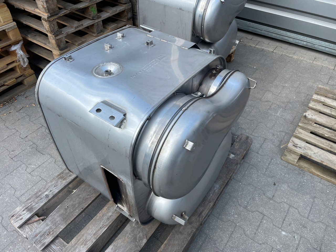 KATALIZATOR MAN TGX TGS EURO 6 DPF TŁUMIK WYDECH 81151036125 - Katalysaattori: kuva KATALIZATOR MAN TGX TGS EURO 6 DPF TŁUMIK WYDECH 81151036125 - Katalysaattori KATALIZATOR MAN TGX TGS EURO 6 DPF TŁUMIK WYDECH 81151036125 - Katalysaattori: kuva KATALIZATOR MAN TGX TGS EURO 6 DPF TŁUMIK WYDECH 81151036125 - Katalysaattori