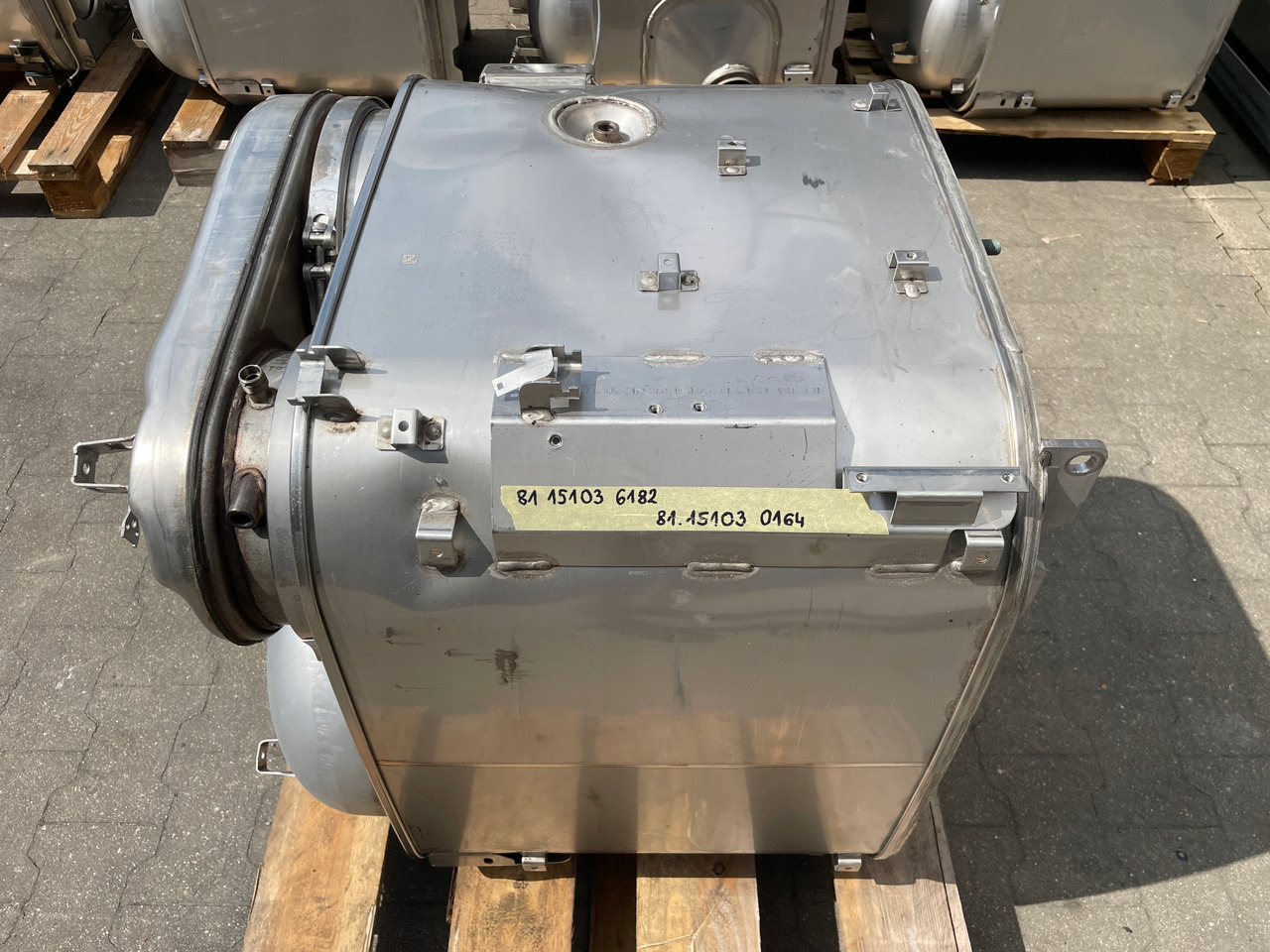 KATALIZATOR MAN TGX TGS EURO 6 DPF TŁUMIK WYDECH 81151036182 - Katalysaattori - Kuorma-auto: kuva KATALIZATOR MAN TGX TGS EURO 6 DPF TŁUMIK WYDECH 81151036182 - Katalysaattori - Kuorma-auto KATALIZATOR MAN TGX TGS EURO 6 DPF TŁUMIK WYDECH 81151036182 - Katalysaattori - Kuorma-auto: kuva KATALIZATOR MAN TGX TGS EURO 6 DPF TŁUMIK WYDECH 81151036182 - Katalysaattori - Kuorma-auto