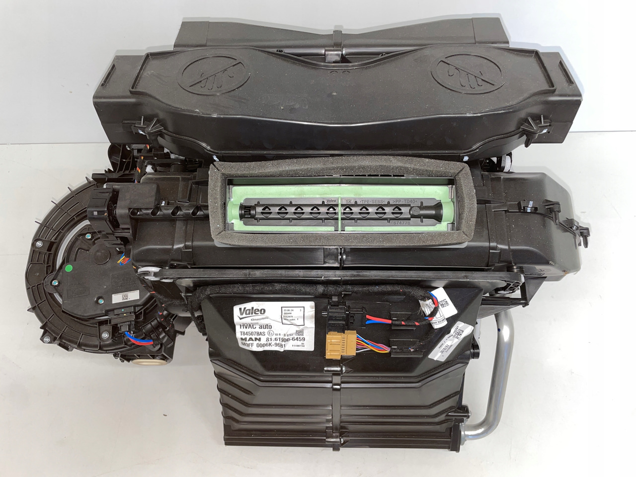 NAGRZEWNICA MAN TG3 TGX 3 TGX-3 81619006459 - Puhallinmoottori - Kuorma-auto: kuva NAGRZEWNICA MAN TG3 TGX 3 TGX-3 81619006459 - Puhallinmoottori - Kuorma-auto NAGRZEWNICA MAN TG3 TGX 3 TGX-3 81619006459 - Puhallinmoottori - Kuorma-auto: kuva NAGRZEWNICA MAN TG3 TGX 3 TGX-3 81619006459 - Puhallinmoottori - Kuorma-auto