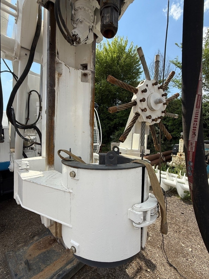 Soilmec R 210 - Paalujuntta: kuva Soilmec R 210 - Paalujuntta Soilmec R 210 - Paalujuntta: kuva Soilmec R 210 - Paalujuntta