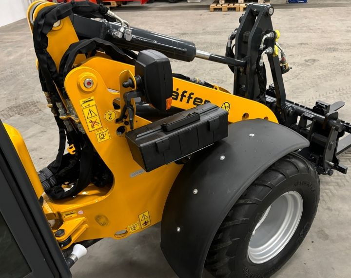 Schäffer 2430 HD - Liukuohjattu telakuormaaja: kuva Schäffer 2430 HD - Liukuohjattu telakuormaaja Schäffer 2430 HD - Liukuohjattu telakuormaaja: kuva Schäffer 2430 HD - Liukuohjattu telakuormaaja