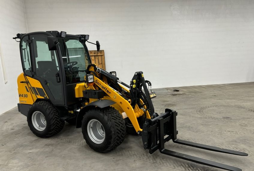 Schäffer 2430 HD - Liukuohjattu telakuormaaja: kuva Schäffer 2430 HD - Liukuohjattu telakuormaaja Schäffer 2430 HD - Liukuohjattu telakuormaaja: kuva Schäffer 2430 HD - Liukuohjattu telakuormaaja