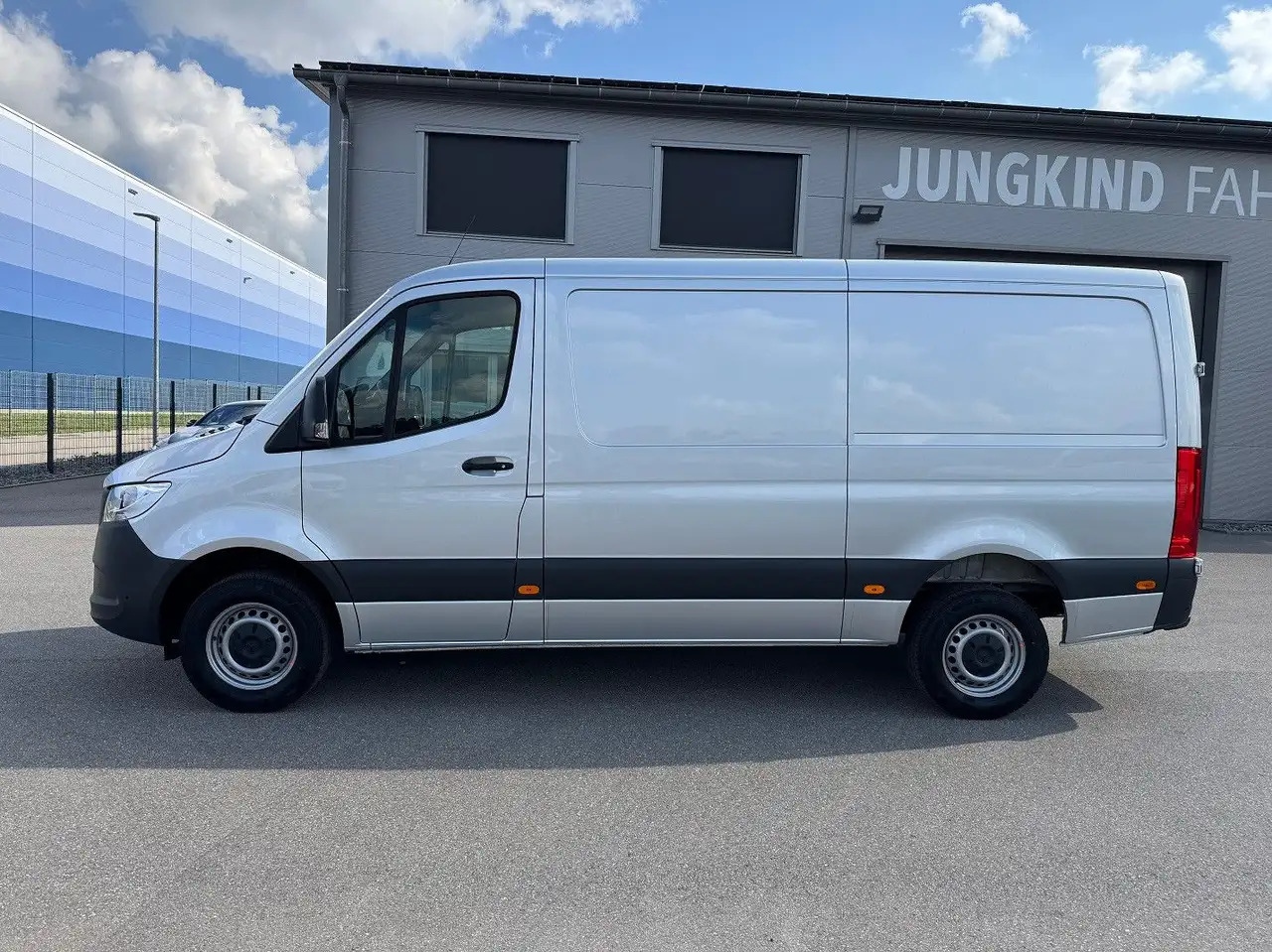 Mercedes-Benz Sprinter 317 CDI Lang Silber MBUX RWD Klima - Pakettiauto: kuva Mercedes-Benz Sprinter 317 CDI Lang Silber MBUX RWD Klima - Pakettiauto Mercedes-Benz Sprinter 317 CDI Lang Silber MBUX RWD Klima - Pakettiauto: kuva Mercedes-Benz Sprinter 317 CDI Lang Silber MBUX RWD Klima - Pakettiauto