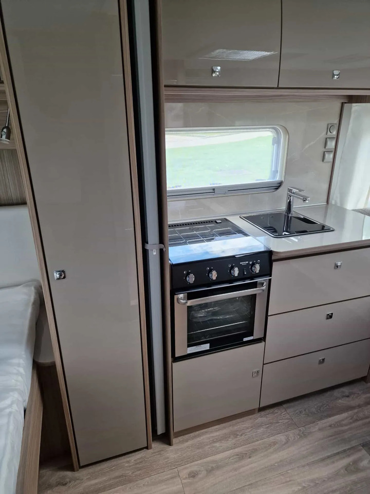 Fendt Tendenza 650 SFD Safety-, Batteri. Fußbodentem - Asuntovaunu: kuva Fendt Tendenza 650 SFD Safety-, Batteri. Fußbodentem - Asuntovaunu Fendt Tendenza 650 SFD Safety-, Batteri. Fußbodentem - Asuntovaunu: kuva Fendt Tendenza 650 SFD Safety-, Batteri. Fußbodentem - Asuntovaunu