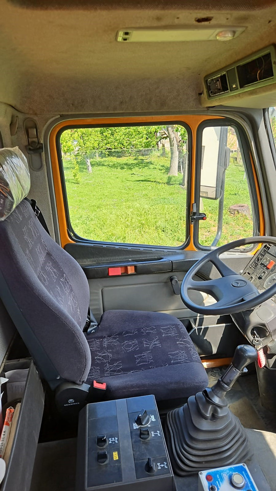 MERCEDES-BENZ 1824 ACTROS SK 4x4 - Kippiauto kuorma-auto: kuva MERCEDES-BENZ 1824 ACTROS SK 4x4 - Kippiauto kuorma-auto MERCEDES-BENZ 1824 ACTROS SK 4x4 - Kippiauto kuorma-auto: kuva MERCEDES-BENZ 1824 ACTROS SK 4x4 - Kippiauto kuorma-auto